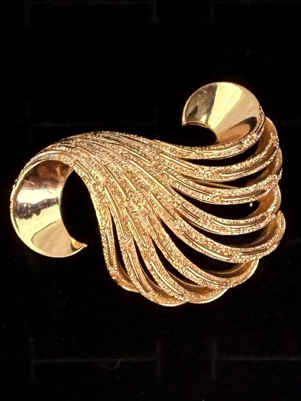 Vintage Trifari Goldtone Shell Fan Brooch